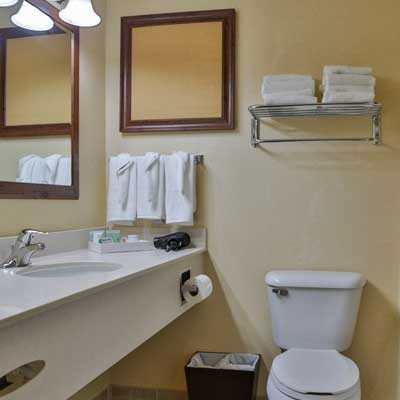 Sweetwater Lodge room amenities private bathroom